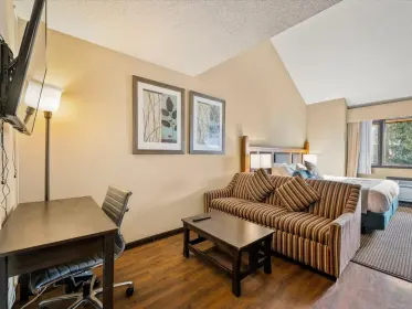 230 4220 Gateway Drive, Whistler, BC, Whistler — Apartment/Condo for sale