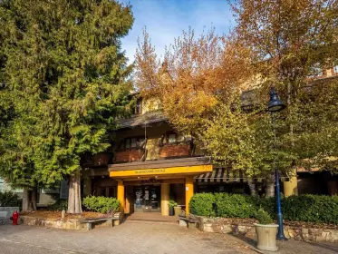 230 4220 Gateway Drive, Whistler, BC, Whistler — Apartment/Condo for sale