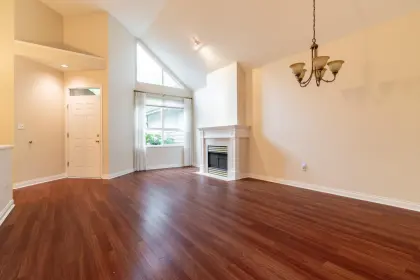 106 1465 Parkway Boulevard, Coquitlam, BC, Coquitlam — Townhouse for sale