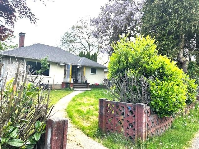 Living Room Photo of 45656 Wellington Avenue, Chilliwack, BC