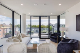 302 135 E 13th Street, North Vancouver, BC