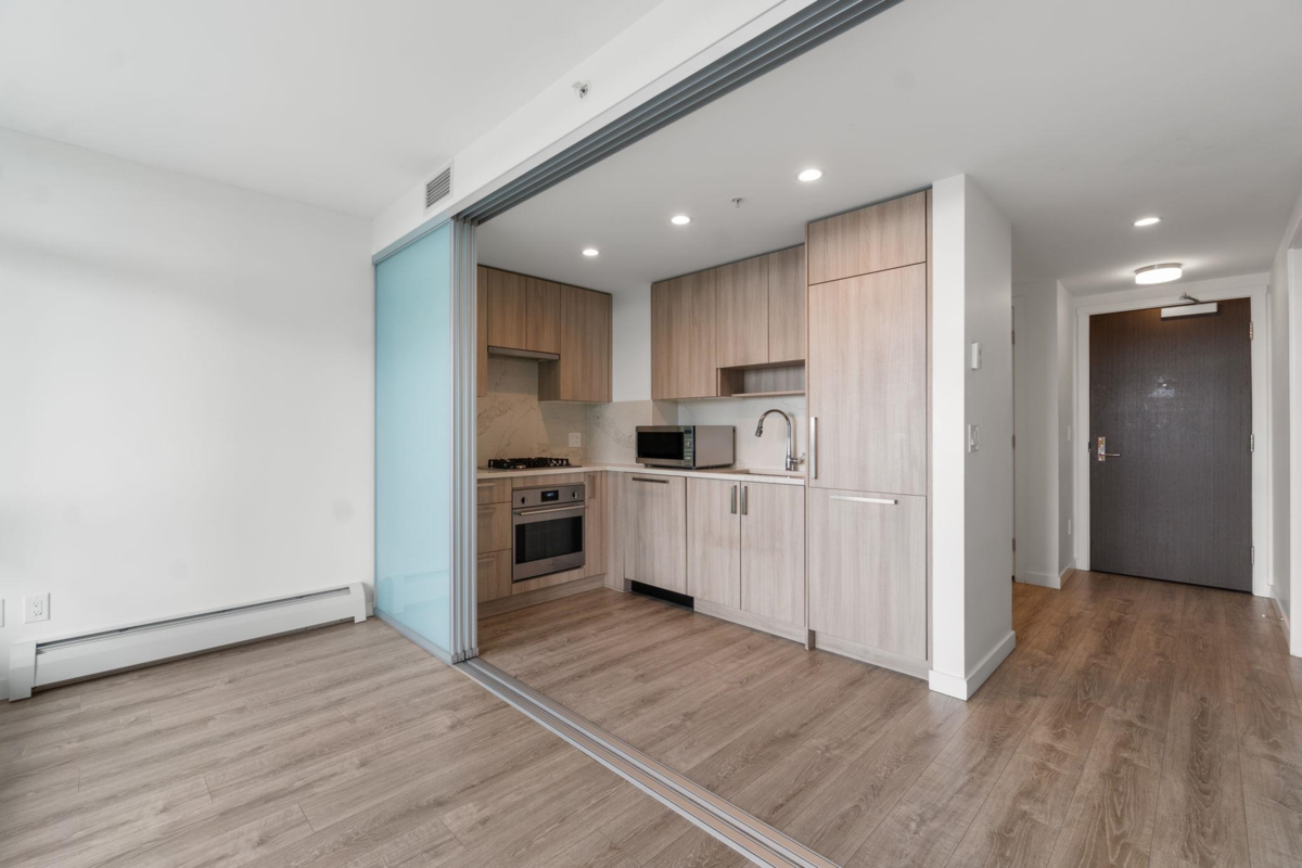 Family Room Photo of 1112 13350 Central Avenue, Surrey, BC