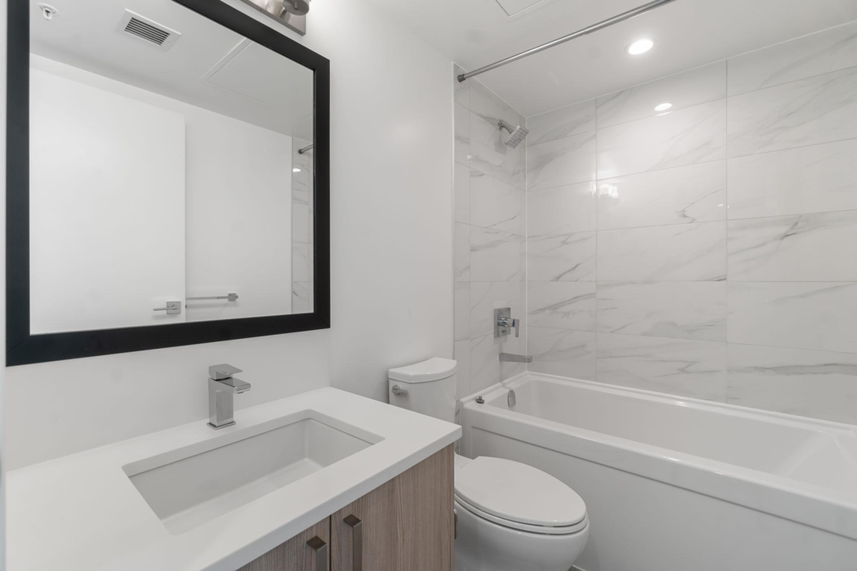 Kitchen Island Photo of 1112 13350 Central Avenue, Surrey, BC