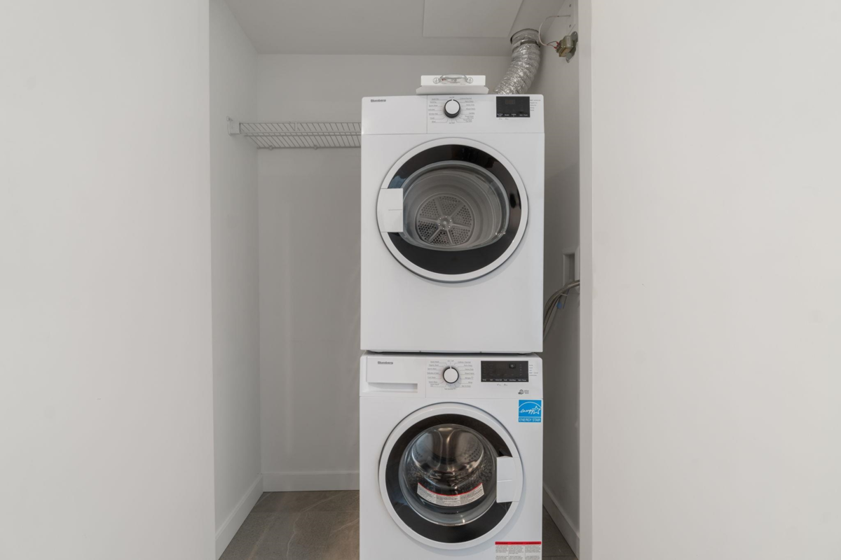 Kitchen Photo of 1112 13350 Central Avenue, Surrey, BC