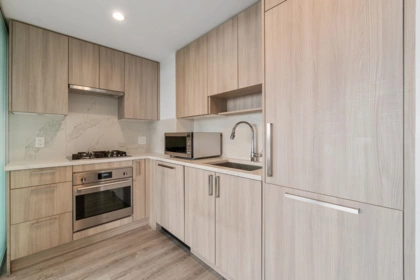 1112 13350 Central Avenue, Surrey, BC