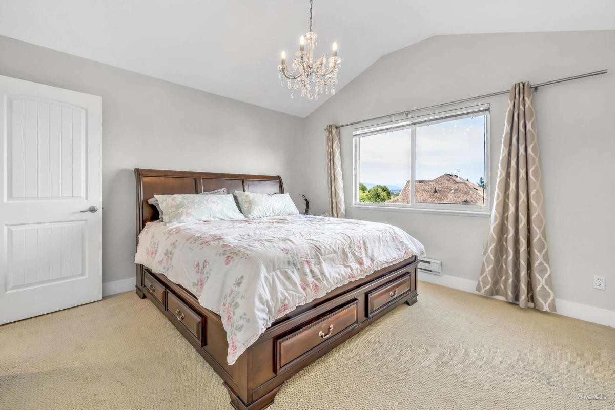 Basement Recreation Room Photo of 6192 150 Street, Surrey, BC