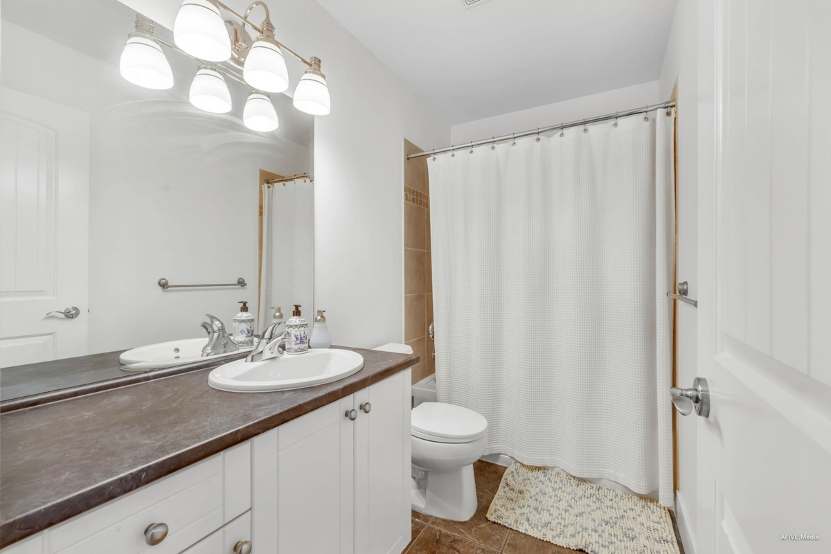 Hallway Photo of 6192 150 Street, Surrey, BC