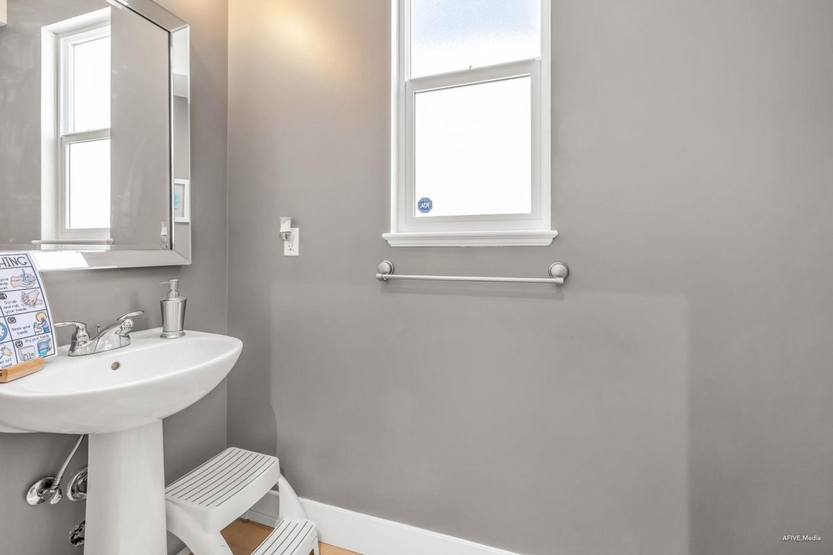 Kitchen Photo of 6192 150 Street, Surrey, BC