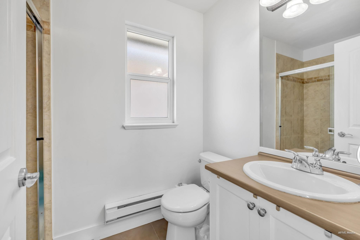 Laundry Room Photo of 6192 150 Street, Surrey, BC