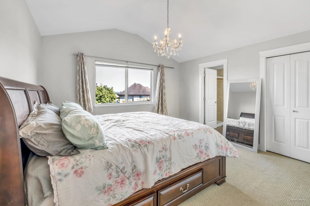 Loft / Bonus Room Photo of 6192 150 Street, Surrey, BC