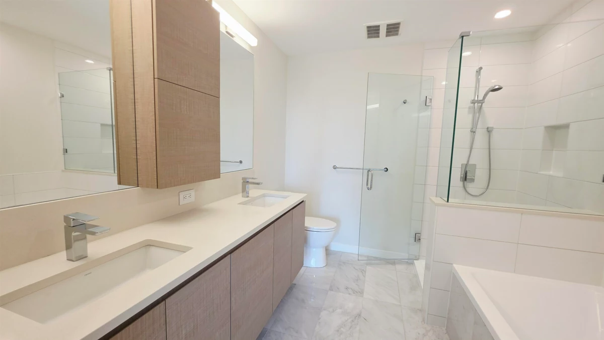 Guest Bathroom Photo of 2208 2186 Gilmore Avenue, Burnaby, BC