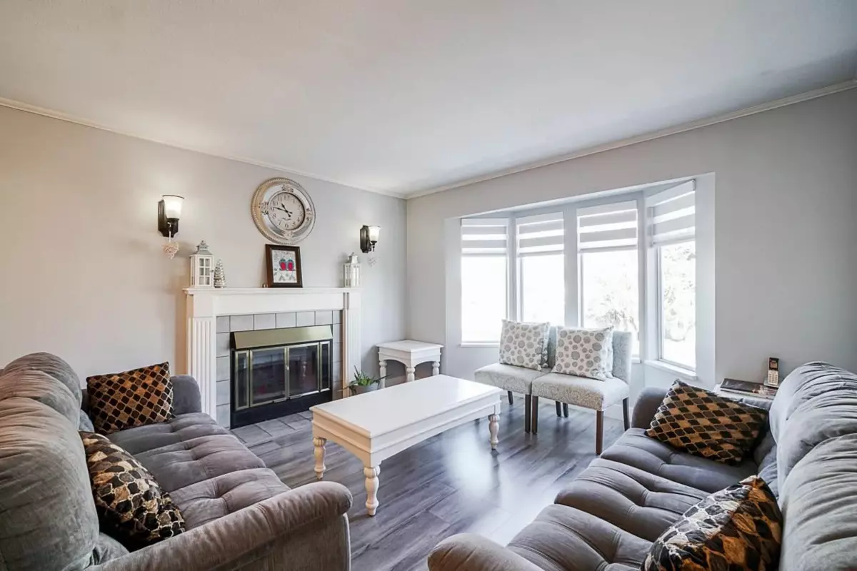 Family Room Photo of 17184 63 Avenue, Surrey, BC