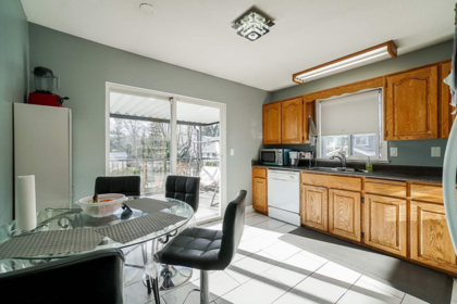 Kitchen Island Photo of 17184 63 Avenue, Surrey, BC