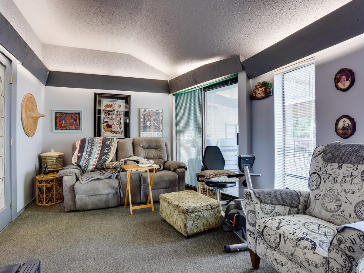 Laundry Room Photo of 960 Porter Street, Coquitlam, BC