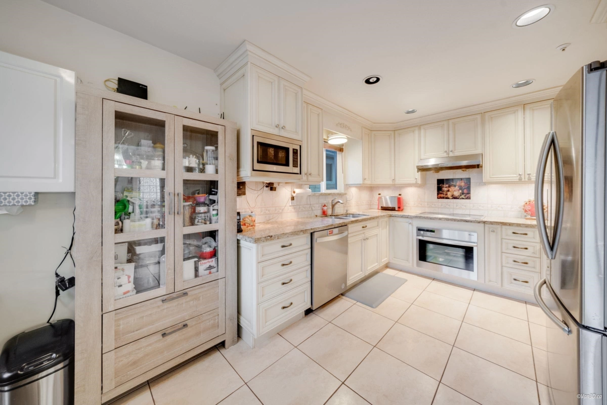 Family Room Photo of 3436 Cambridge Street, Vancouver, BC