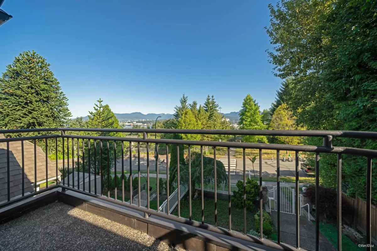Hallway Photo of 3436 Cambridge Street, Vancouver, BC