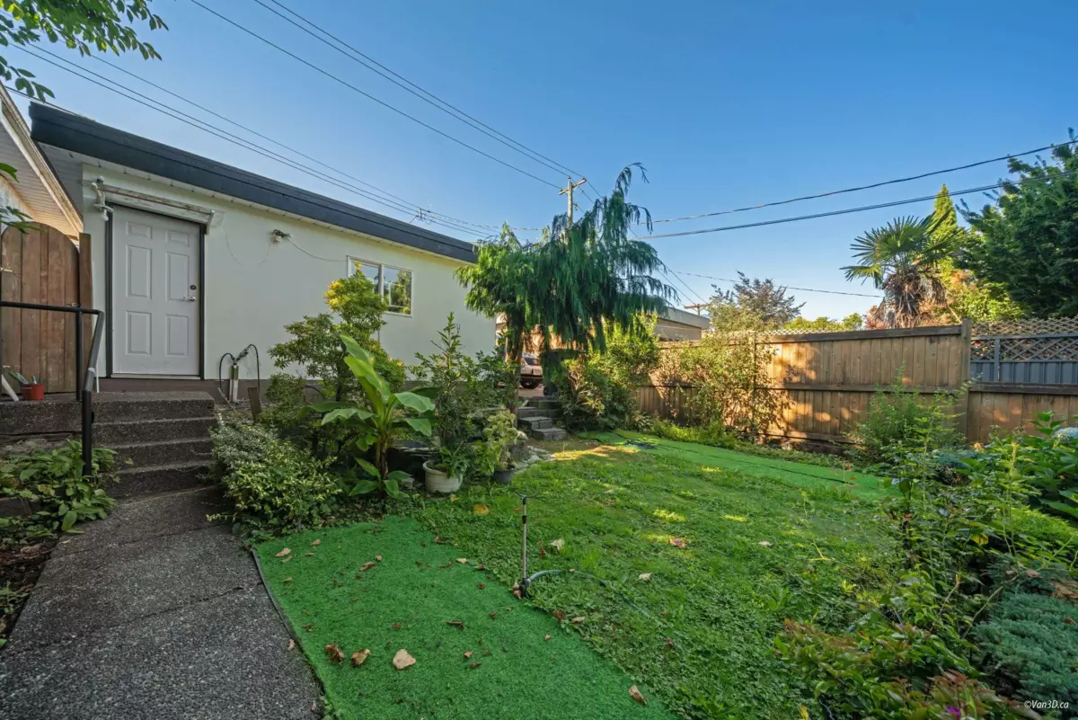 Hot Tub / Spa Photo of 3436 Cambridge Street, Vancouver, BC