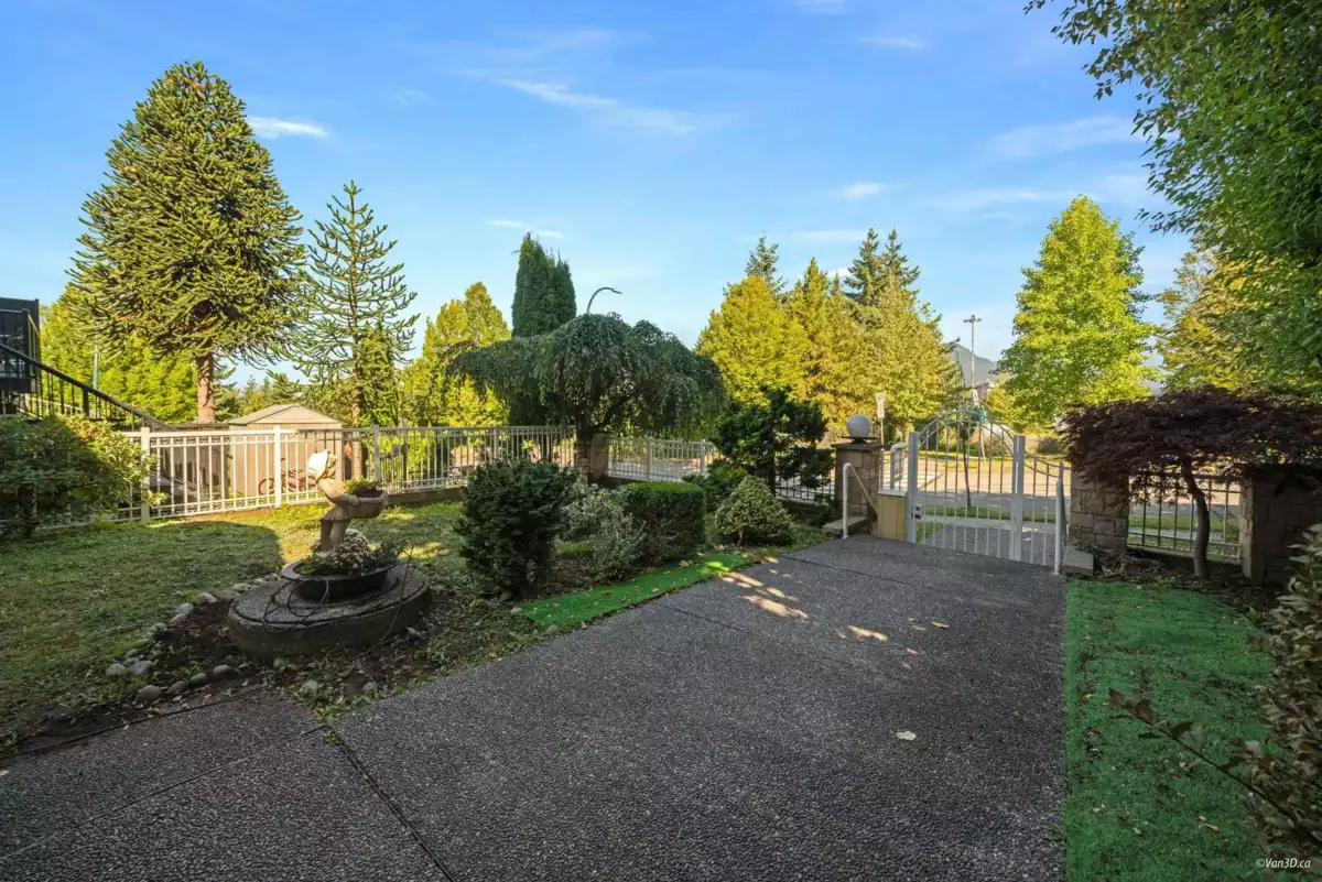 Outdoor Kitchen Photo of 3436 Cambridge Street, Vancouver, BC