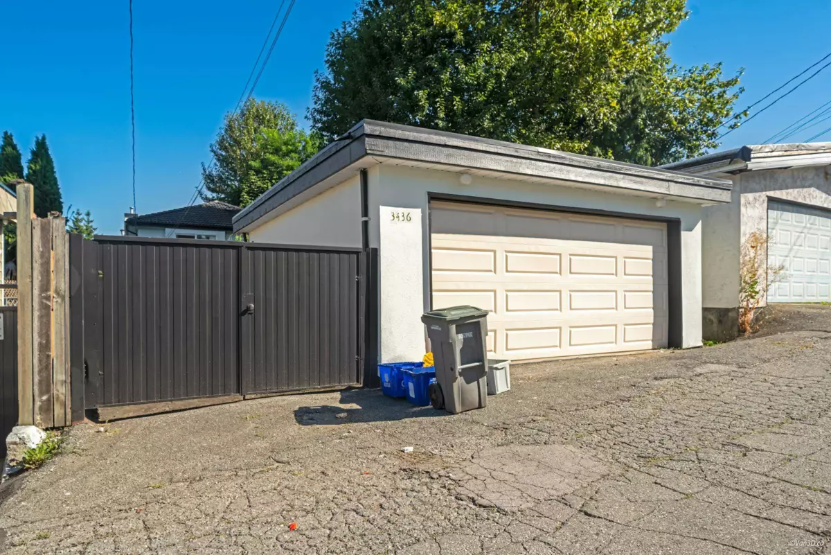 Swimming Pool Photo of 3436 Cambridge Street, Vancouver, BC