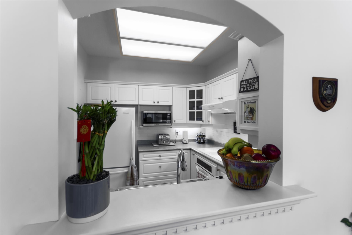 Dining Area Photo of 209 2995 Princess Crescent, Coquitlam, BC