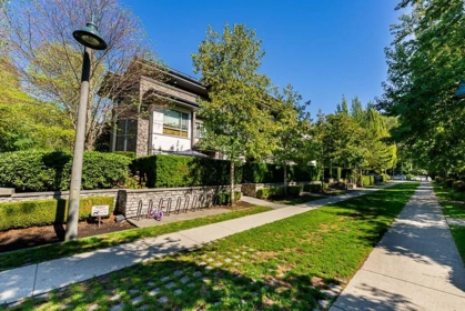 205 7488 Byrnepark Walk, Burnaby, BC, Burnaby — Apartment/Condo for sale