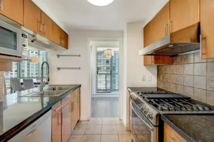 703 193 Aquarius Mews, Vancouver, BC, Vancouver — Apartment/Condo for sale
