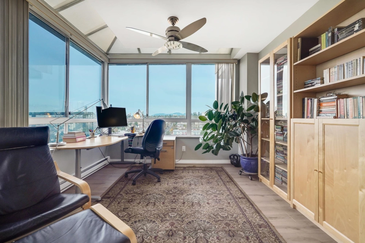 Breakfast Nook Photo of 2003 121 Tenth Street, New Westminster, BC