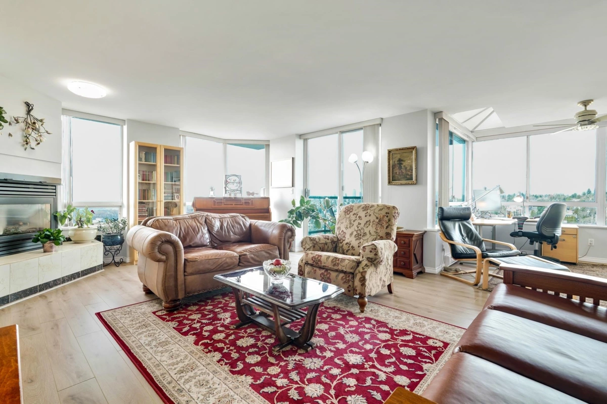 Dining Area Photo of 2003 121 Tenth Street, New Westminster, BC