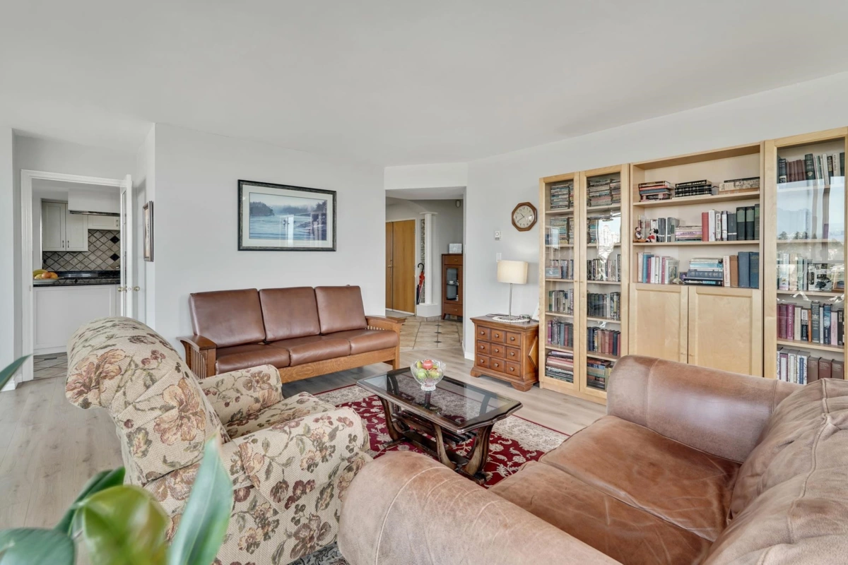 Family Room Photo of 2003 121 Tenth Street, New Westminster, BC