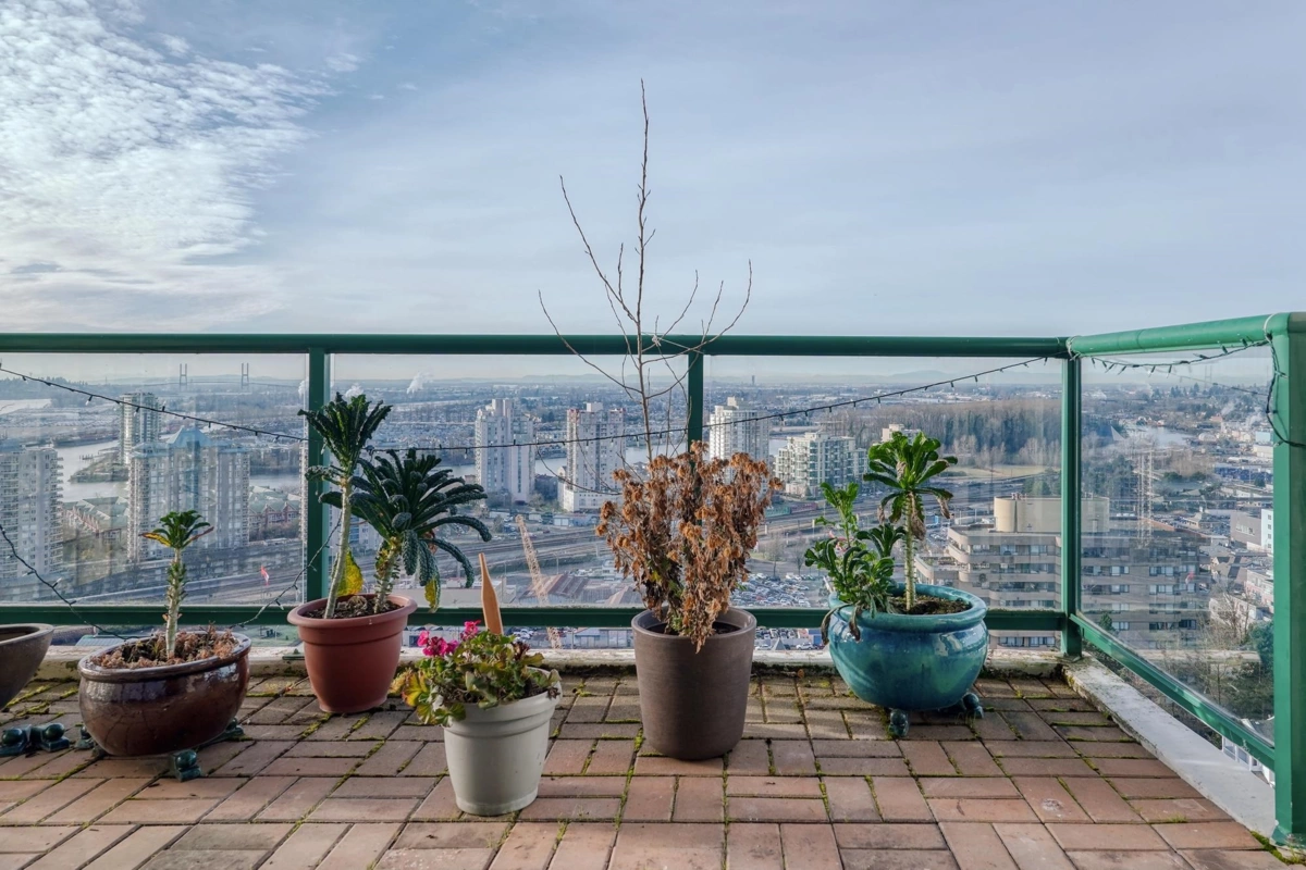 Hallway Photo of 2003 121 Tenth Street, New Westminster, BC