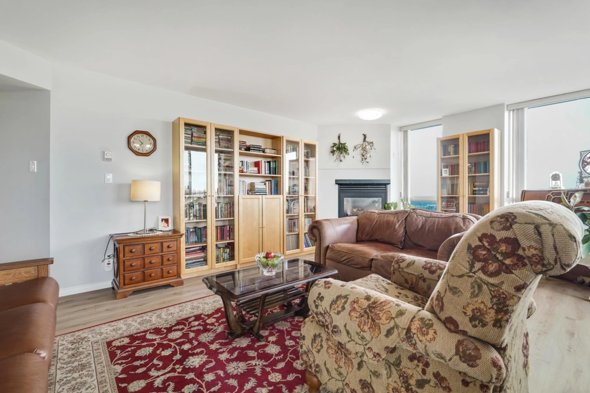 Kitchen Photo of 2003 121 Tenth Street, New Westminster, BC
