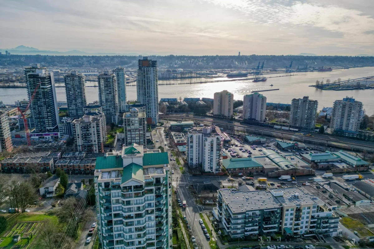 Living Room Photo of 2003 121 Tenth Street, New Westminster, BC