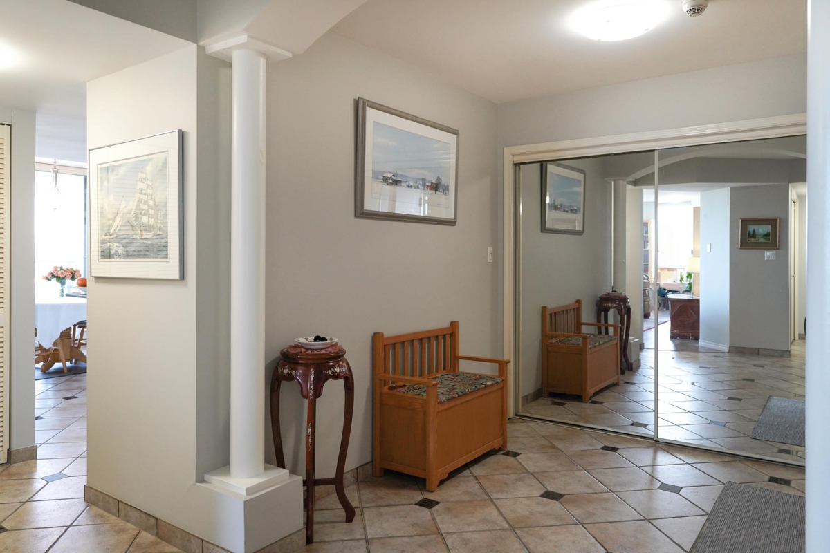 Office / Den Photo of 2003 121 Tenth Street, New Westminster, BC