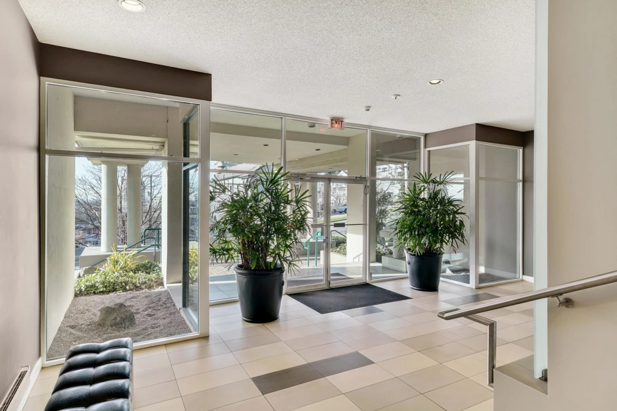 Outdoor Deck Photo of 2003 121 Tenth Street, New Westminster, BC