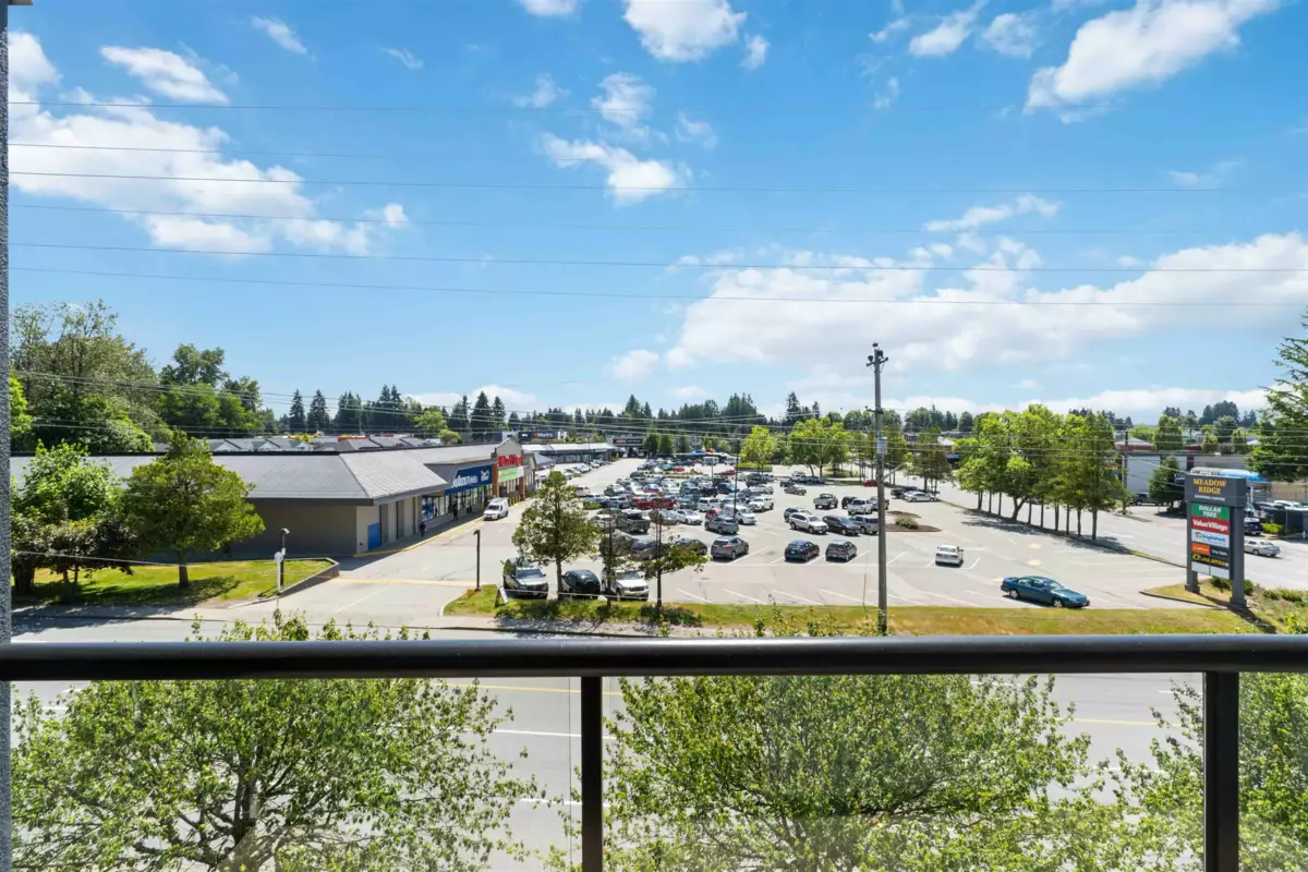 Entry Foyer Photo of 402 12025 207a Street, Maple Ridge, BC