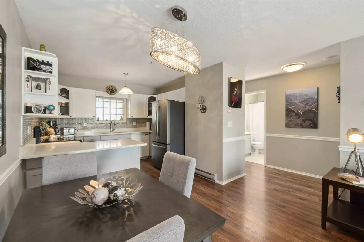 Primary Bathroom Photo of 402 12025 207a Street, Maple Ridge, BC