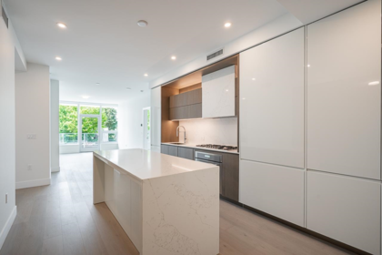 212 1342 Johnston Road, White Rock, BC, White Rock — 3 bed apartment/condo for sale