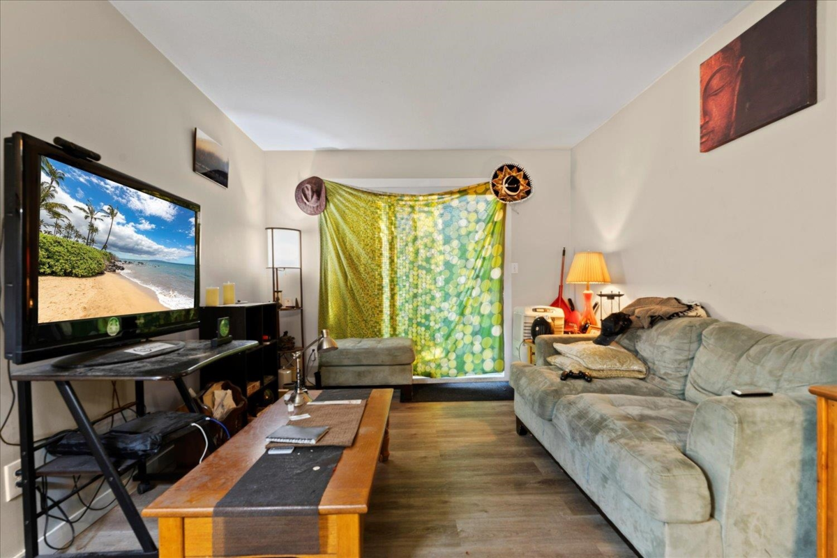 Kitchen Island Photo of 208 45702 Watson Road, Chilliwack, BC