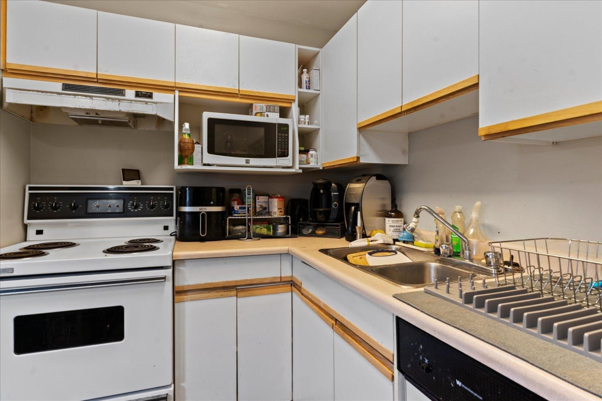 Primary Bathroom Photo of 208 45702 Watson Road, Chilliwack, BC