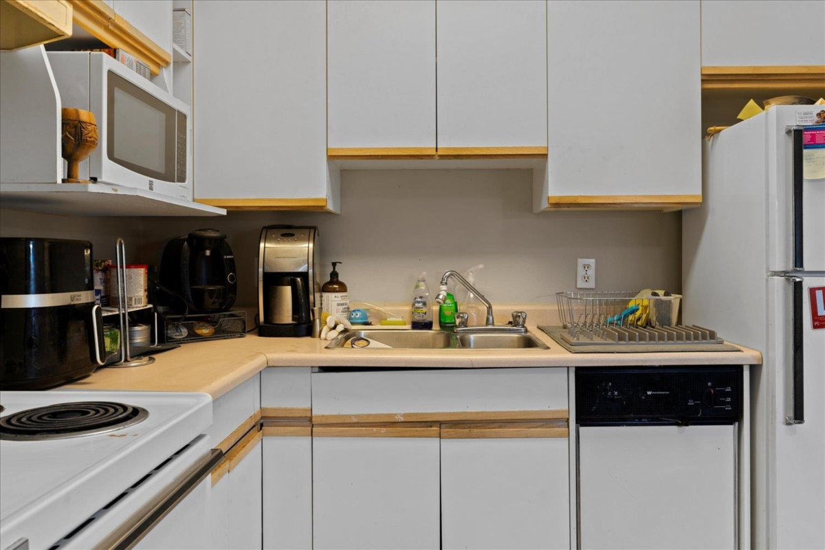 Primary Bedroom Photo of 208 45702 Watson Road, Chilliwack, BC