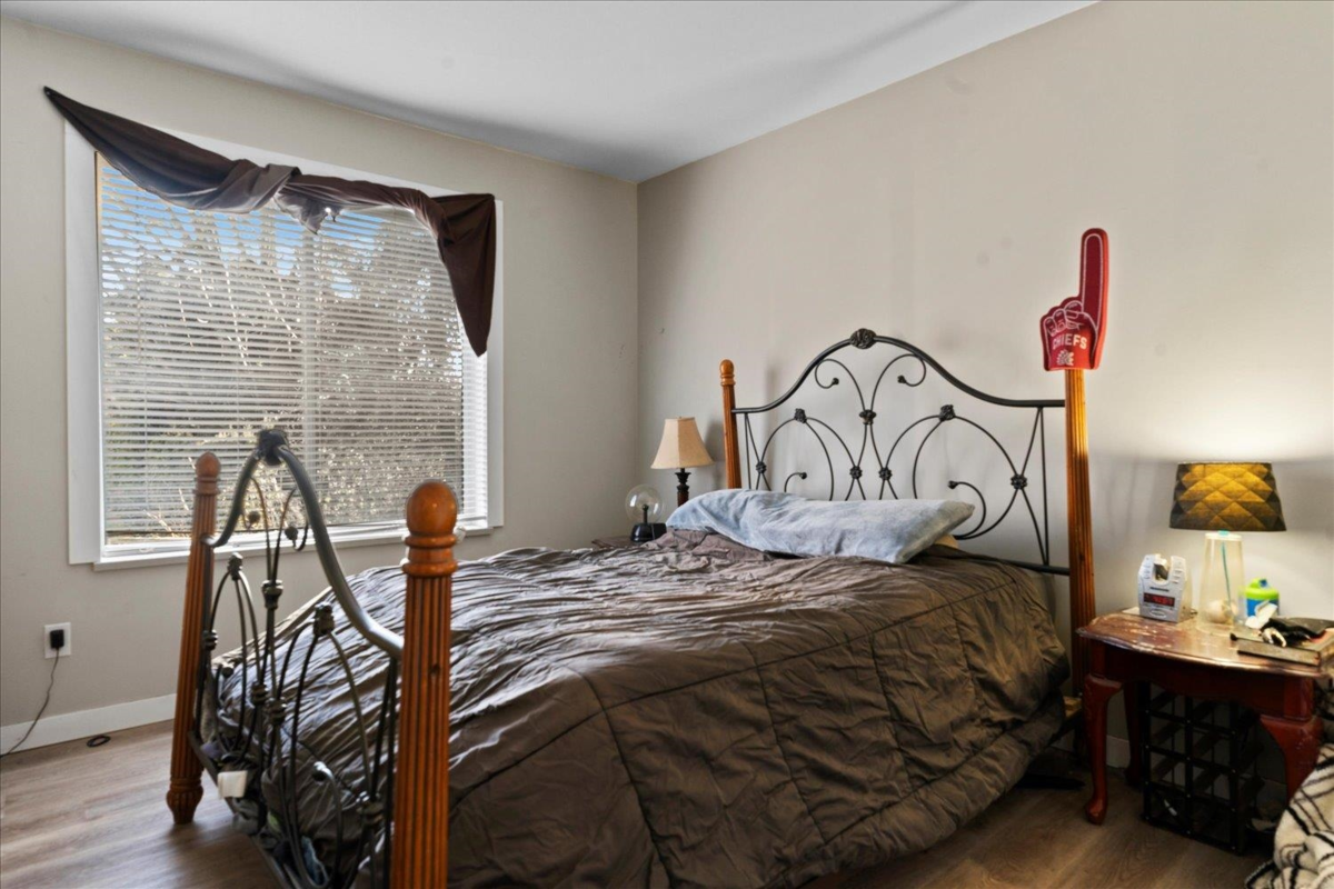 Walk-In Closet Photo of 208 45702 Watson Road, Chilliwack, BC