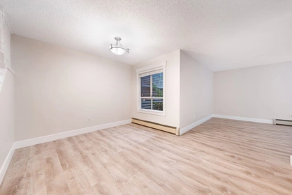 Primary Bathroom Photo of 37 9000 Ash Grove Crescent, Burnaby, BC