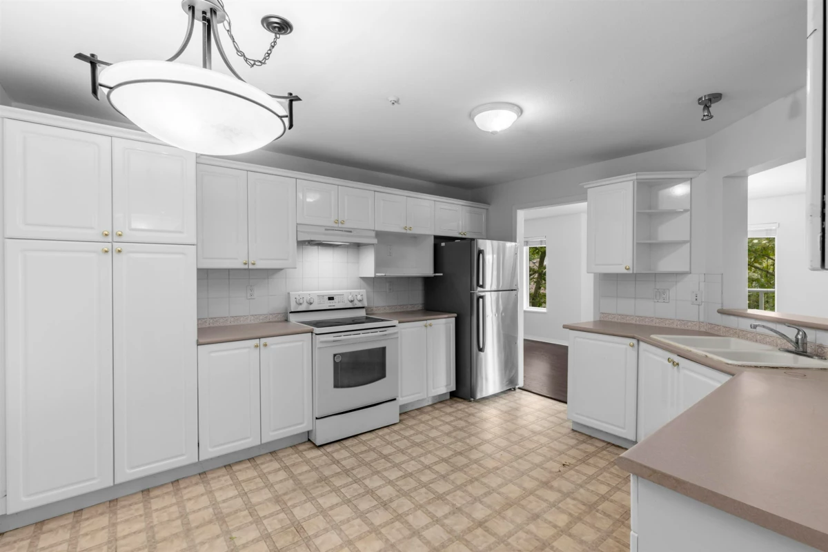 Kitchen Island Photo of 308 12155 75a Avenue, Surrey, BC
