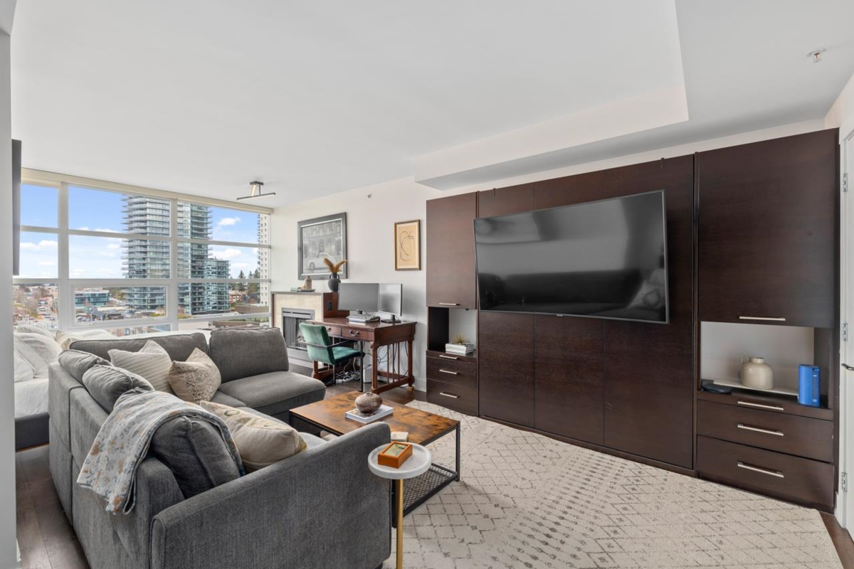 Dining Area Photo of 905 1473 Johnston Road, White Rock, BC