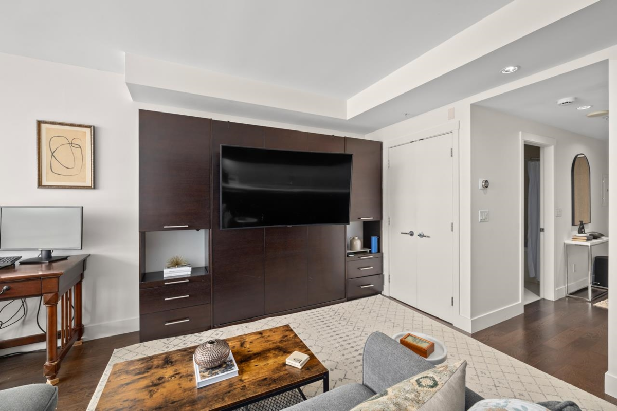 Family Room Photo of 905 1473 Johnston Road, White Rock, BC