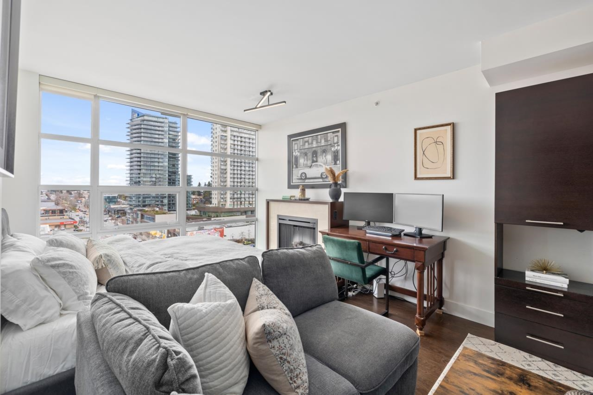 Kitchen Photo of 905 1473 Johnston Road, White Rock, BC