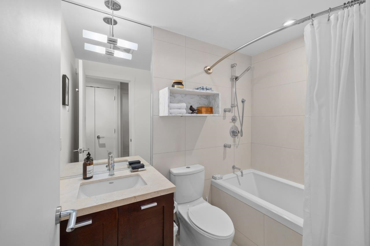 Powder Room Photo of 905 1473 Johnston Road, White Rock, BC