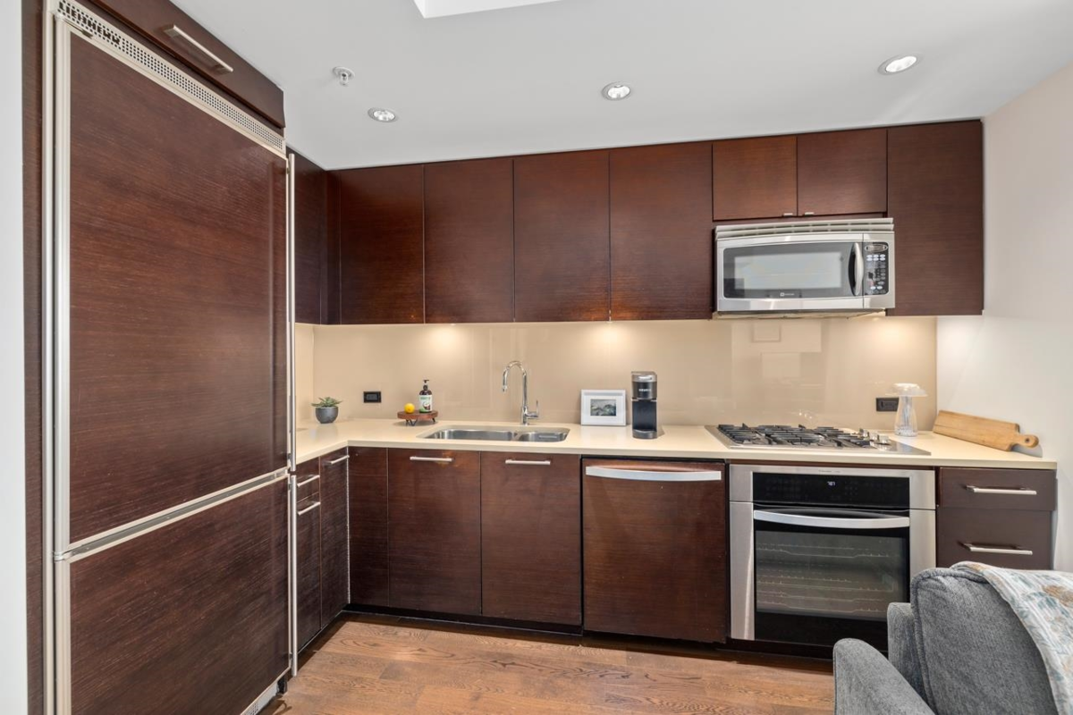 Primary Bathroom Photo of 905 1473 Johnston Road, White Rock, BC