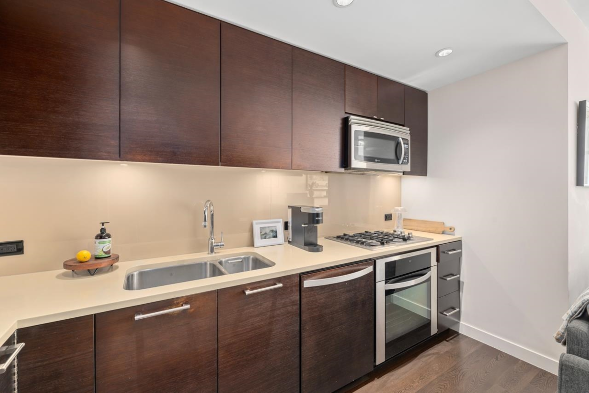 Walk-In Closet Photo of 905 1473 Johnston Road, White Rock, BC