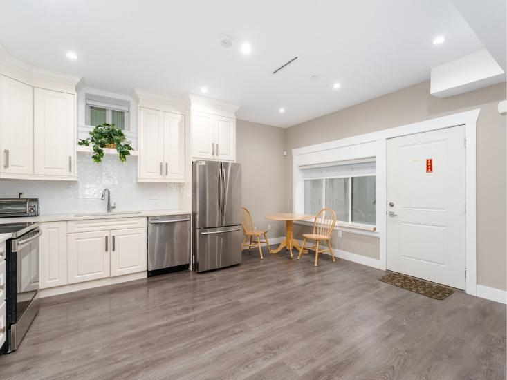Entry Foyer Photo of 8068 Haig Street, Vancouver, BC